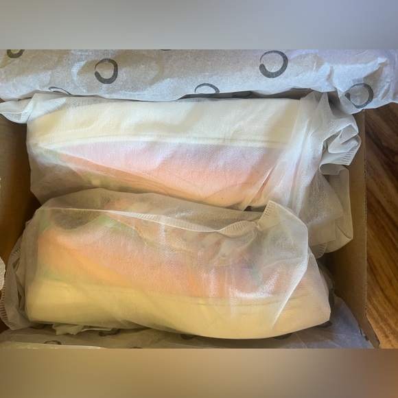 Journee Collection Jennings Pastel Shoe NIB - Picture 6 of 6